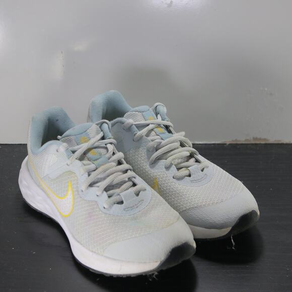 Nike Revolution 6 NN Youth Sz 4Boys 007525 White Blue Running Athletic Sneakers - Picture 3 of 10